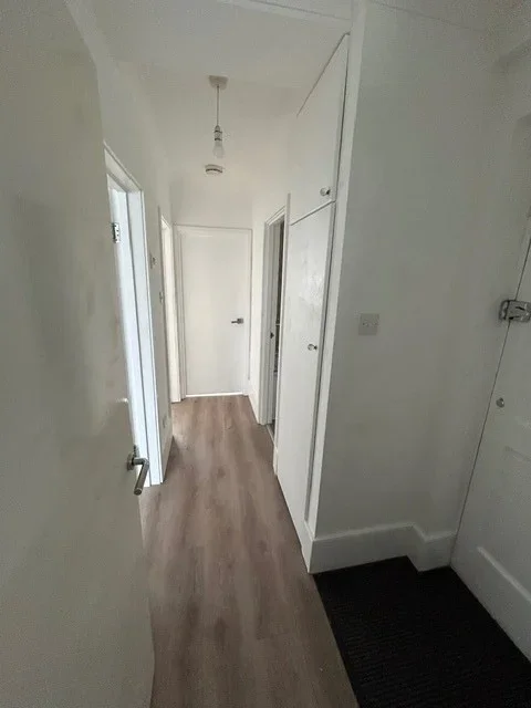 Flat Bourne Road in Greater London