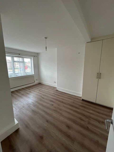 Flat Bourne Road in Greater London