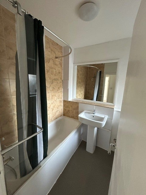 Flat Bourne Road in Greater London