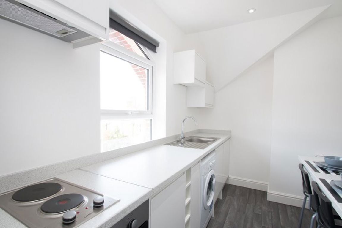 Room Salterns Way in Chichester