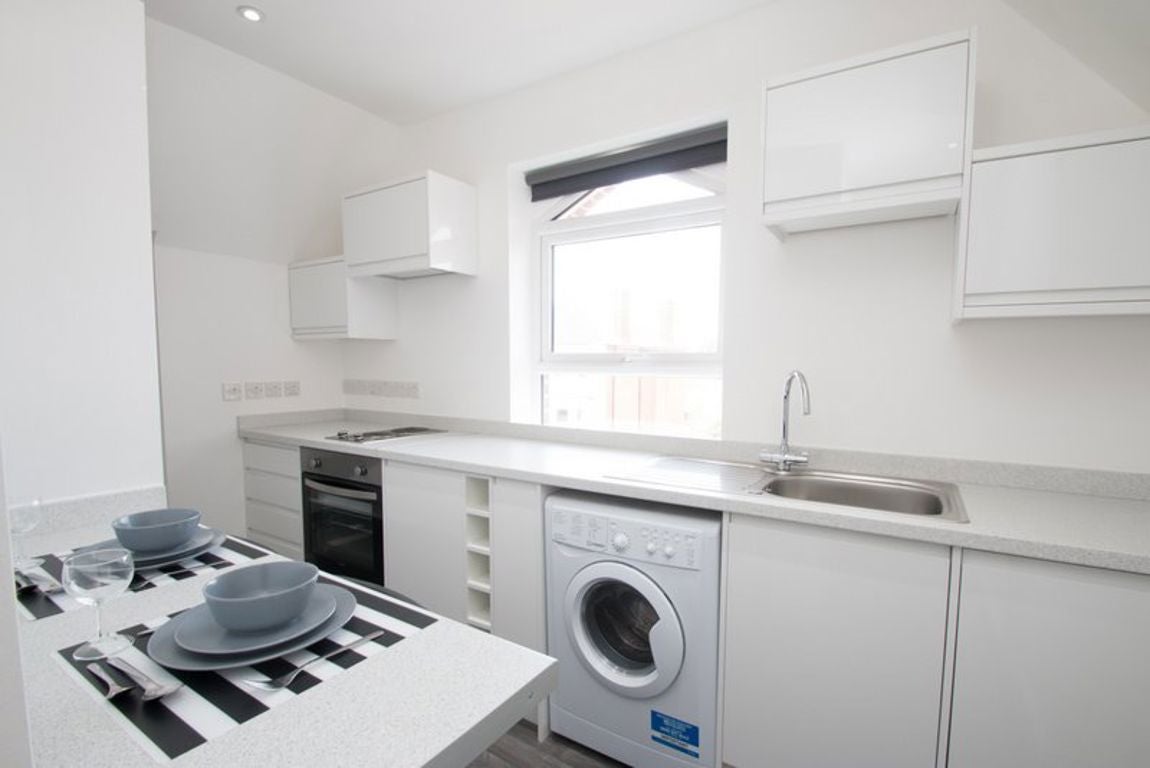 Room Salterns Way in Chichester