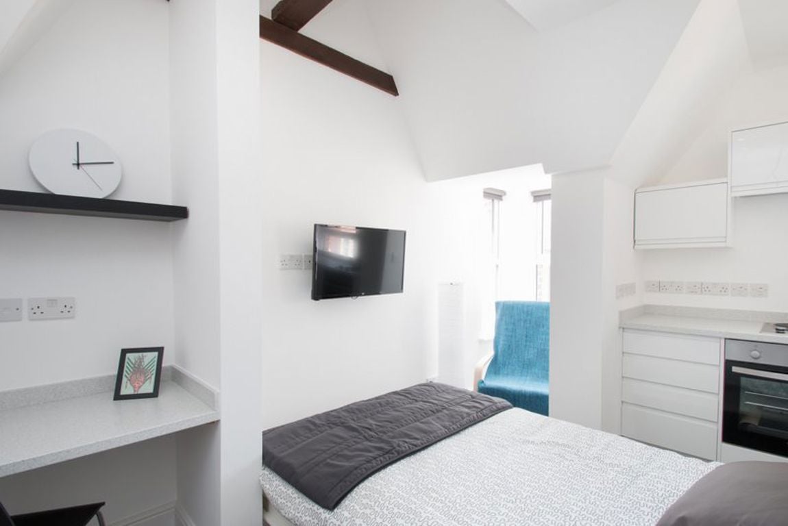 Room Salterns Way in Chichester