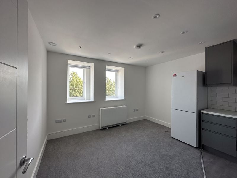 Flat Cawdor Crescent in Greater London