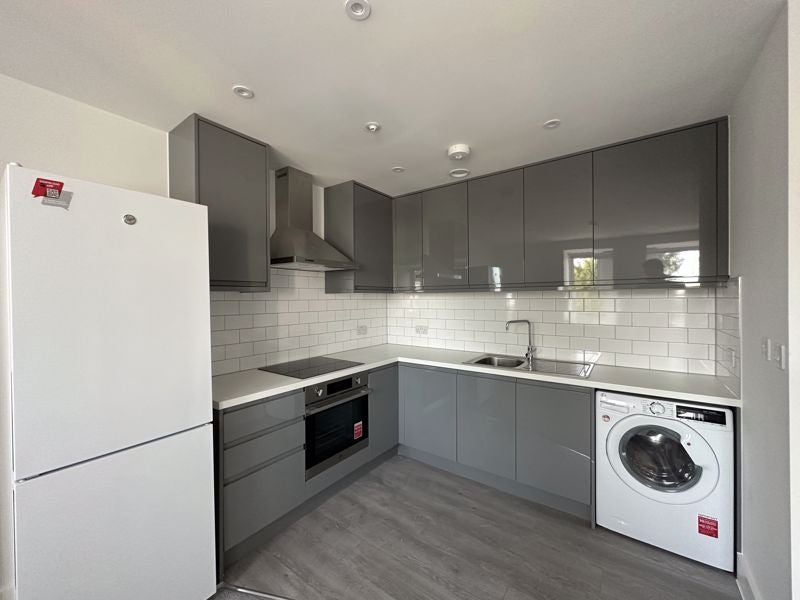 Flat Cawdor Crescent in Greater London