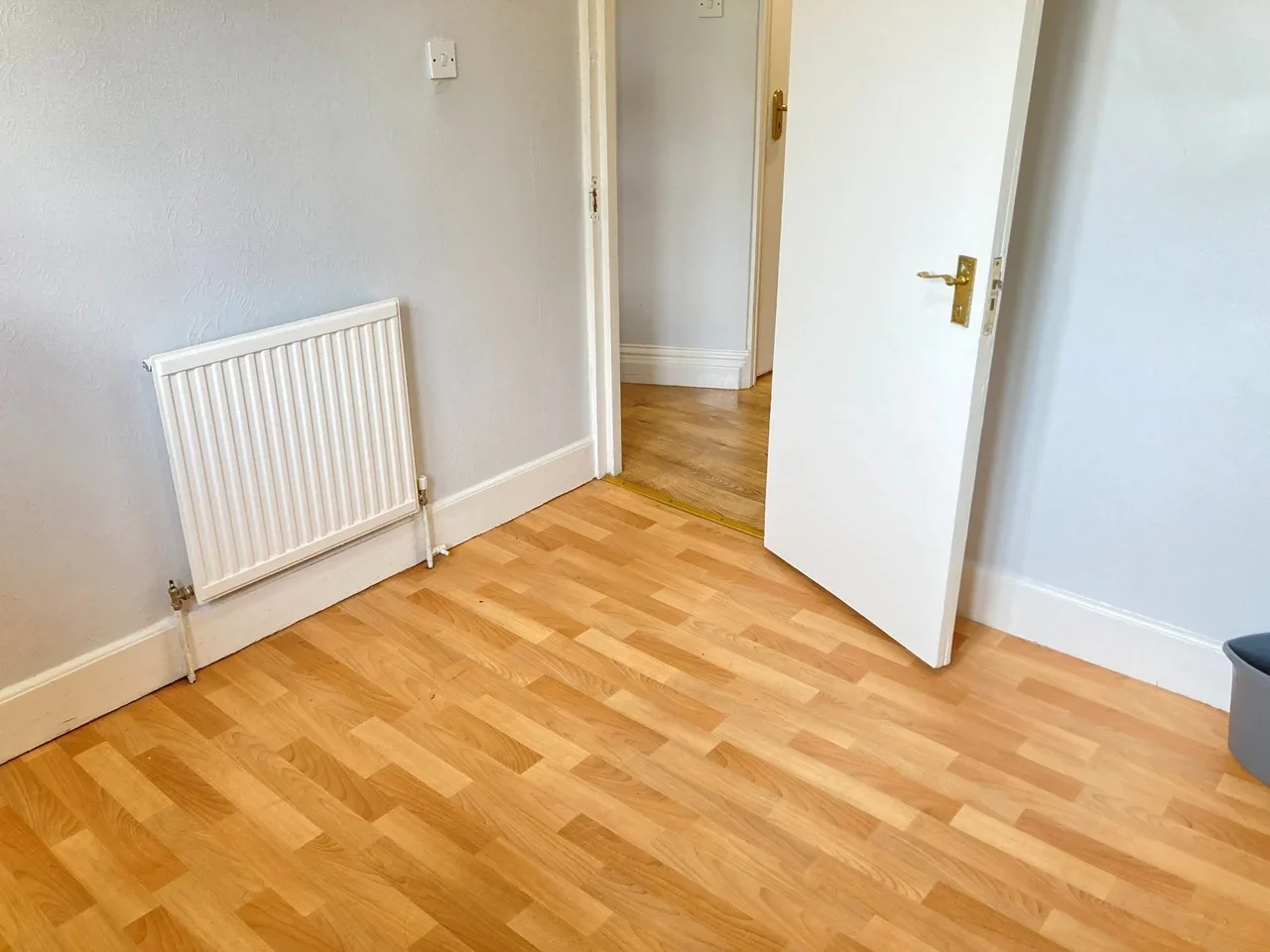 Flat Craven Avenue in Greater London
