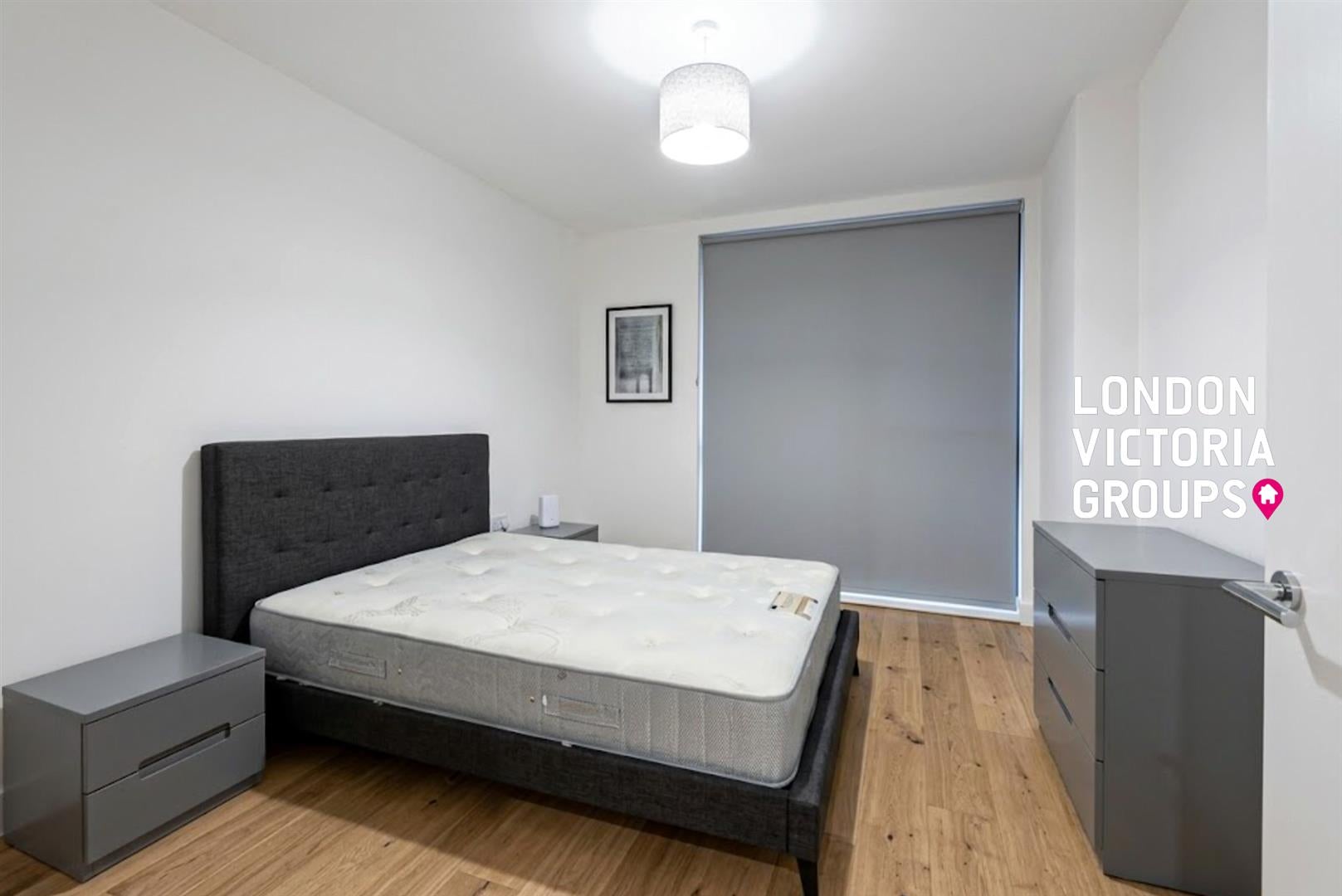 Flat Sayer Street in Greater London