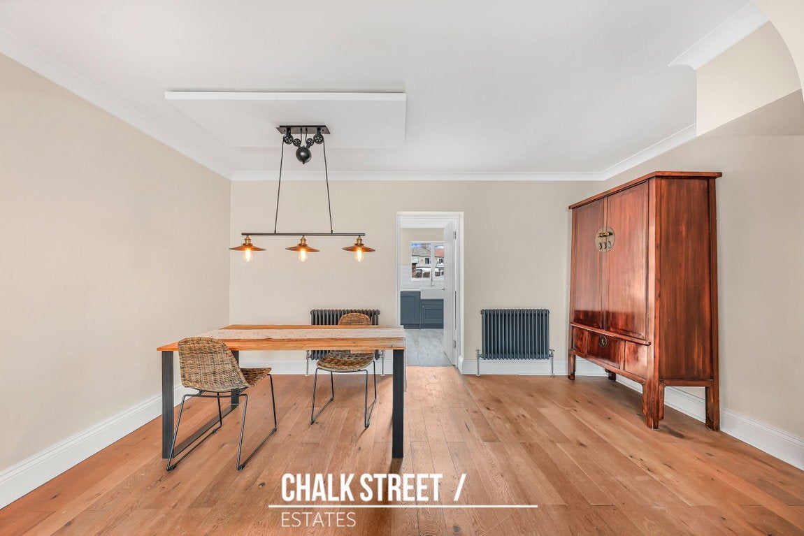 House Linley Crescent in Greater London