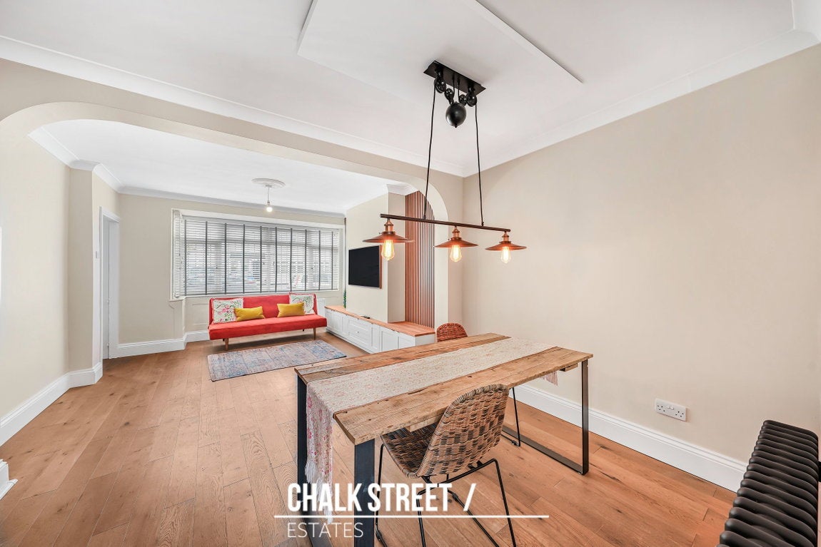 House Linley Crescent in Greater London