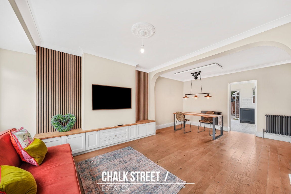 House Linley Crescent in Greater London