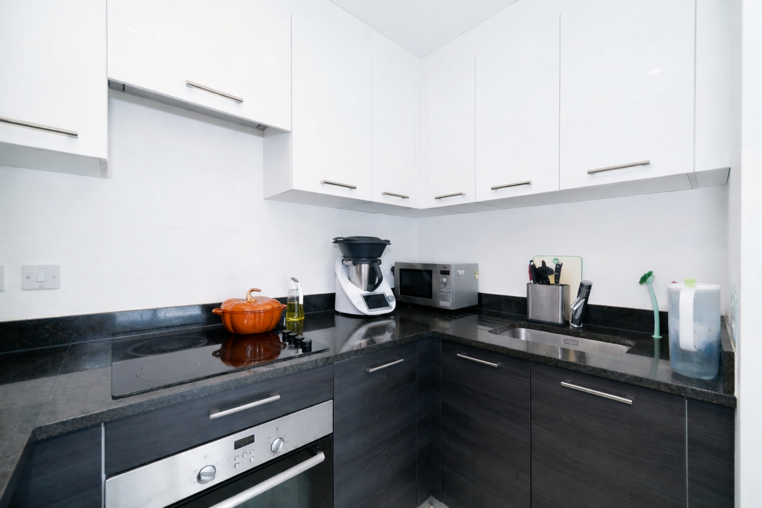 Flat Westferry Road in Greater London