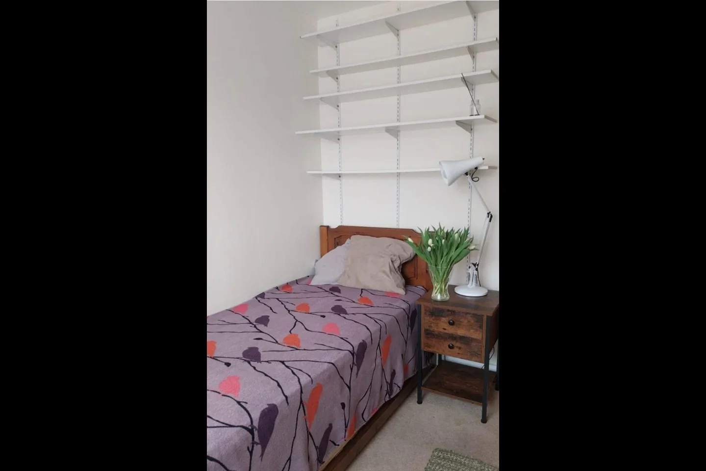 Room Holley Road in Greater London