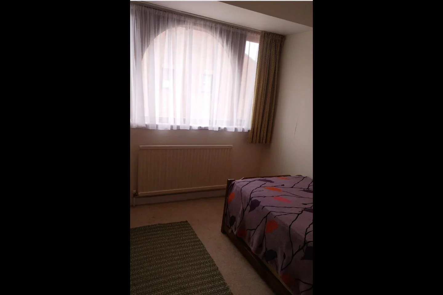 Room Holley Road in Greater London