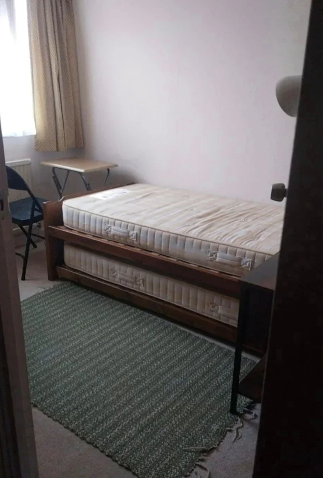 Room Holley Road in Greater London