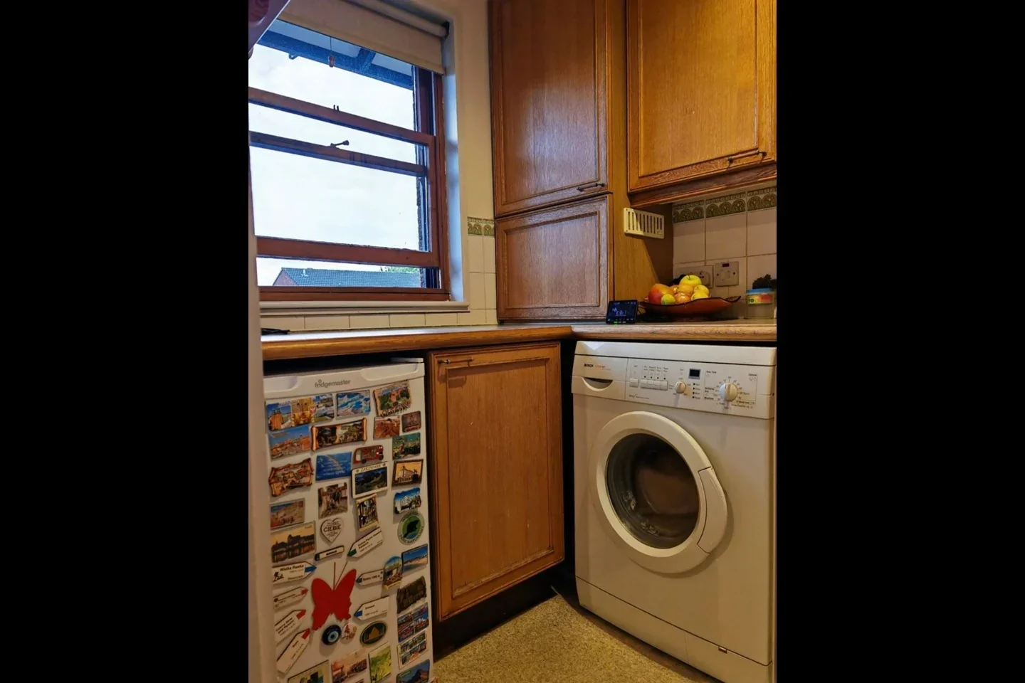 Room Holley Road in Greater London
