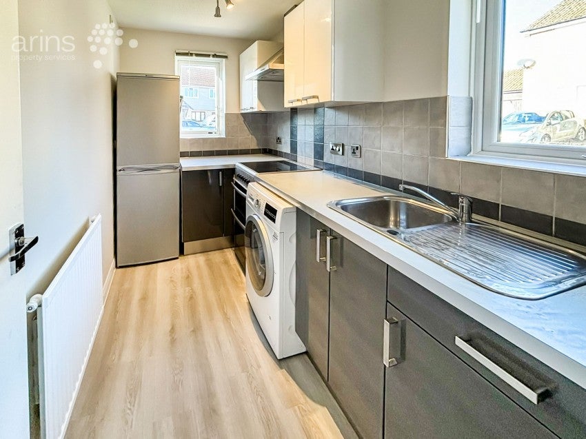 Flat Sturbridge Close in Reading