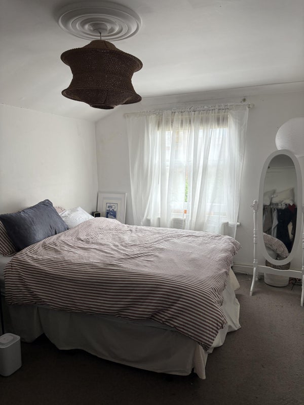 Room Richmond Road in Greater London