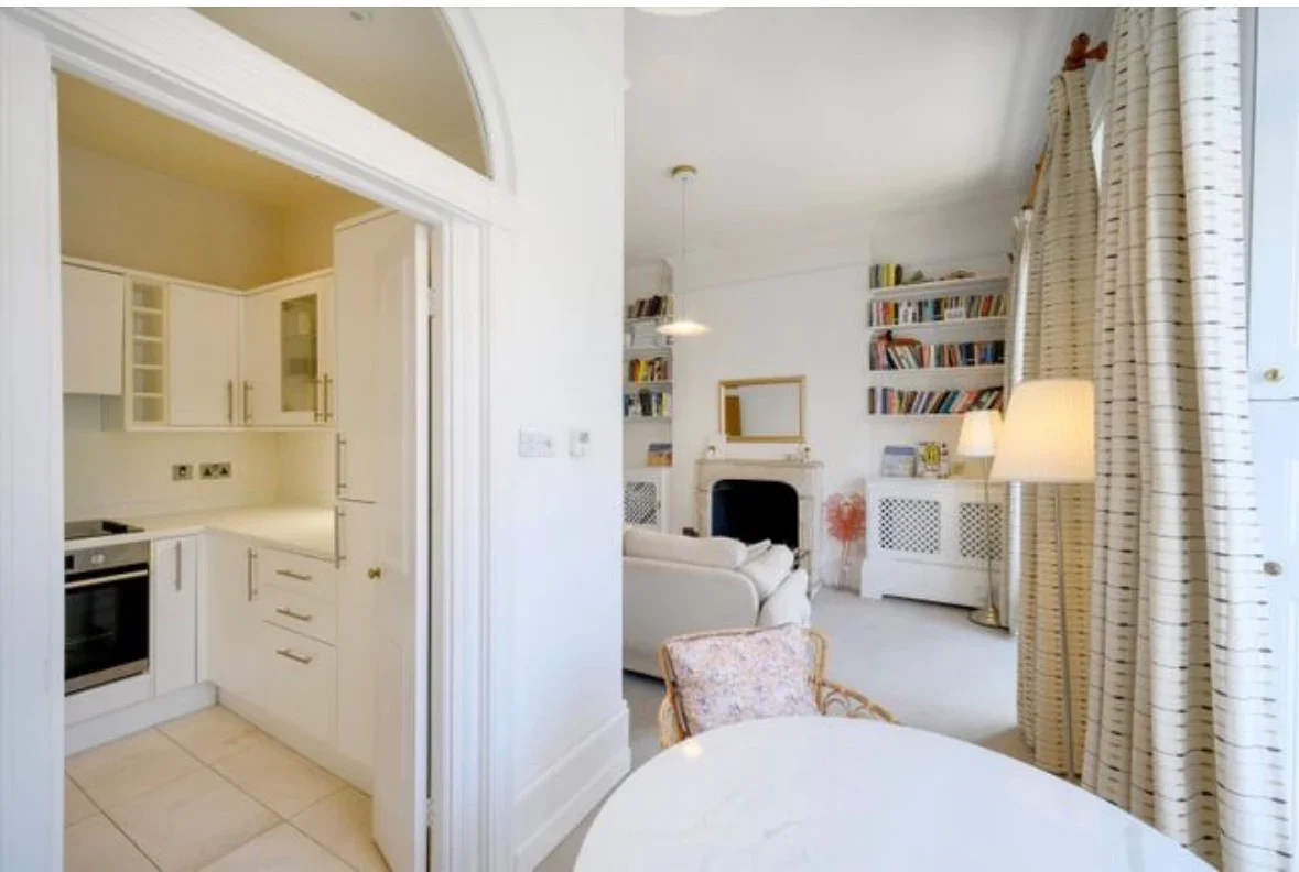 Flat Sydney Street in Greater London