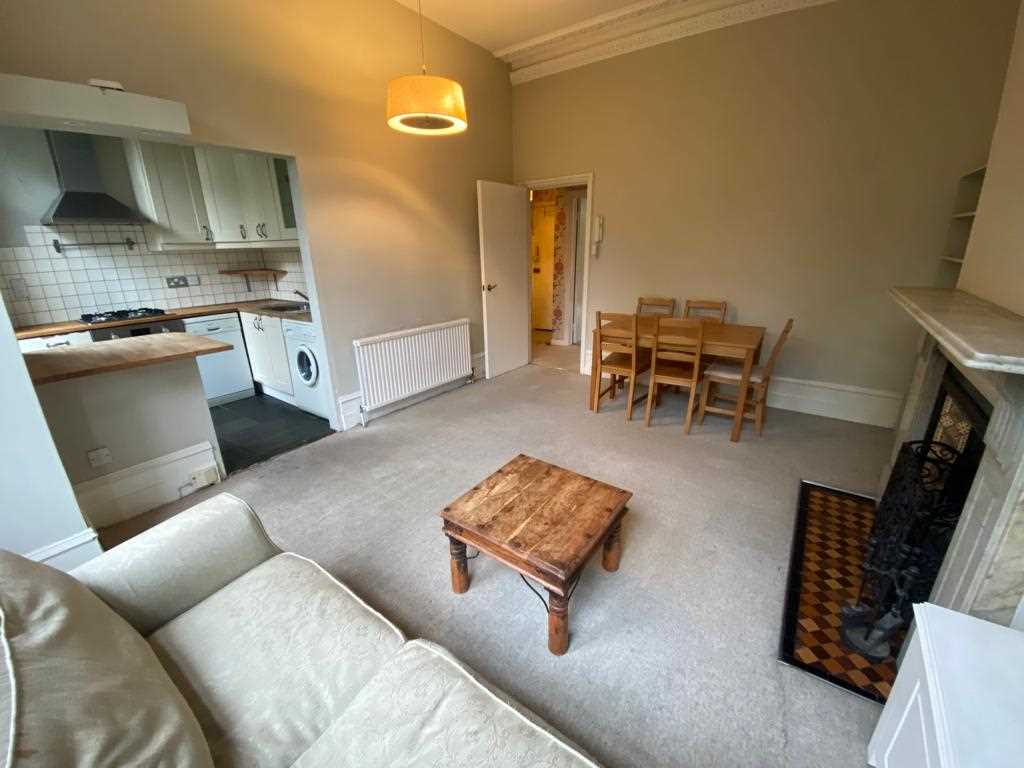 Flat Dalmeny Road in Greater London