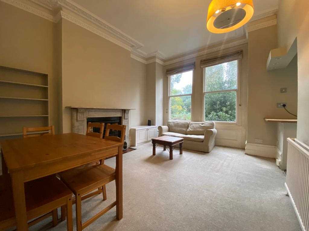 Flat Dalmeny Road in Greater London