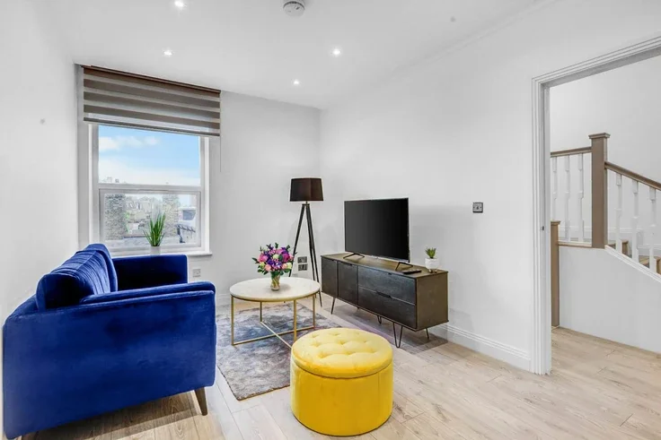 Flat Rostrevor Mews in Greater London