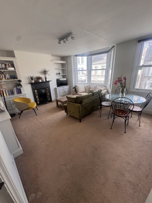 Room Dawes Road in Greater London