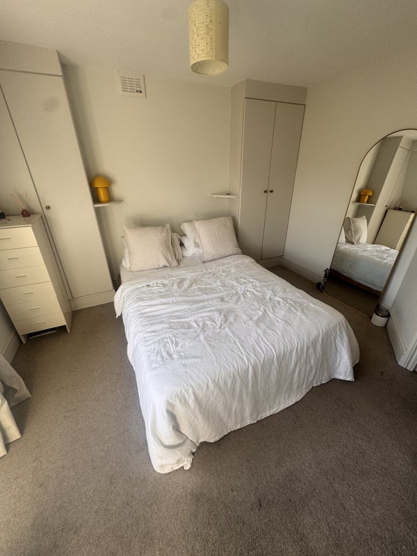 Room Dawes Road in Greater London