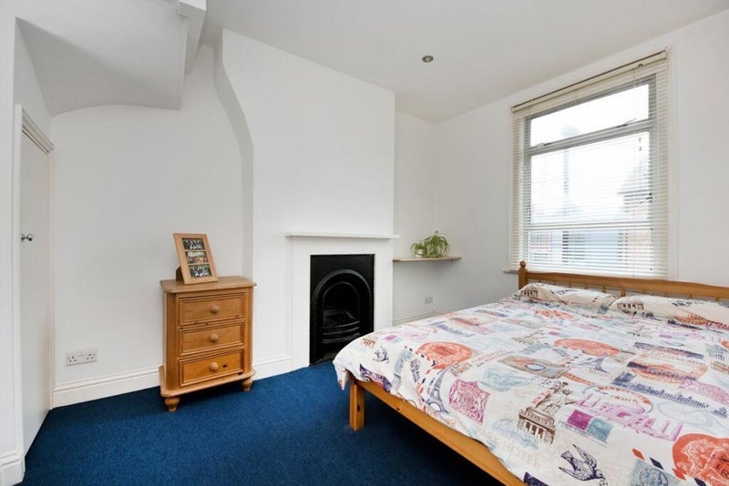Room Endwell Road in Greater London