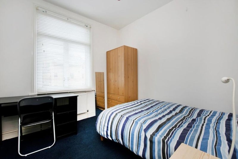 Room Endwell Road in Greater London