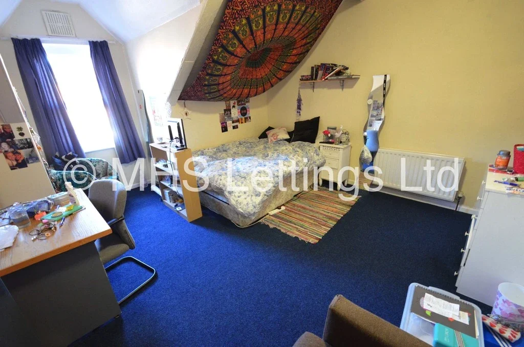 Room Back Hessle Mount in Leeds