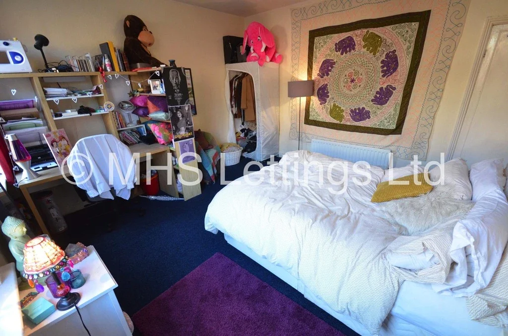 Room Back Hessle Mount in Leeds