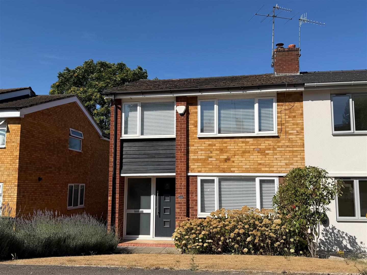 House Coombe Gardens in Dacorum