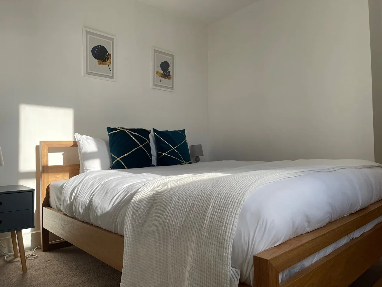 Flat Hazlitt Road in Greater London