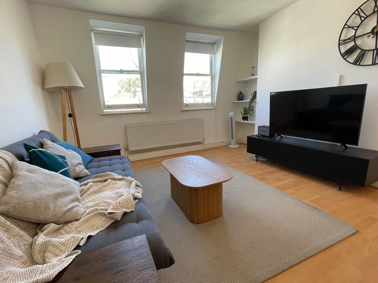 Flat Hazlitt Road in Greater London