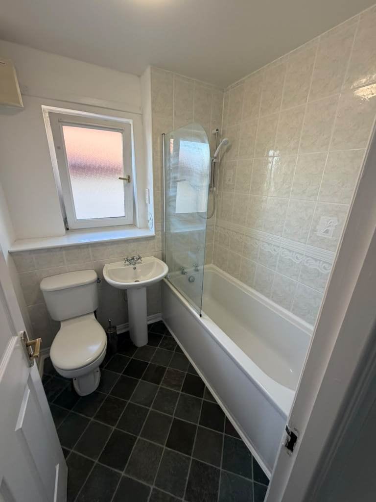 Flat Ladysmill Court in Falkirk