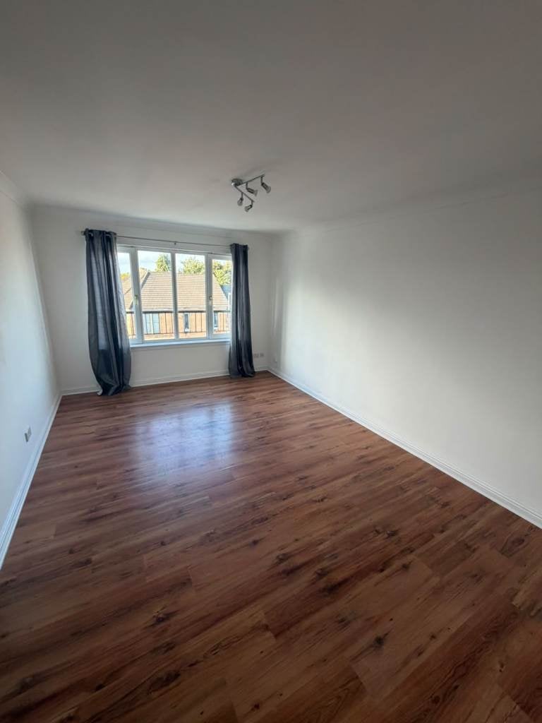 Flat Ladysmill Court in Falkirk
