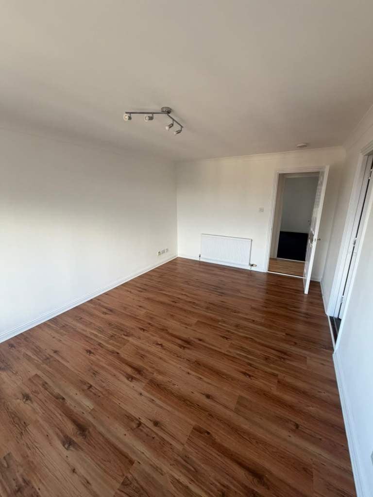 Flat Ladysmill Court in Falkirk