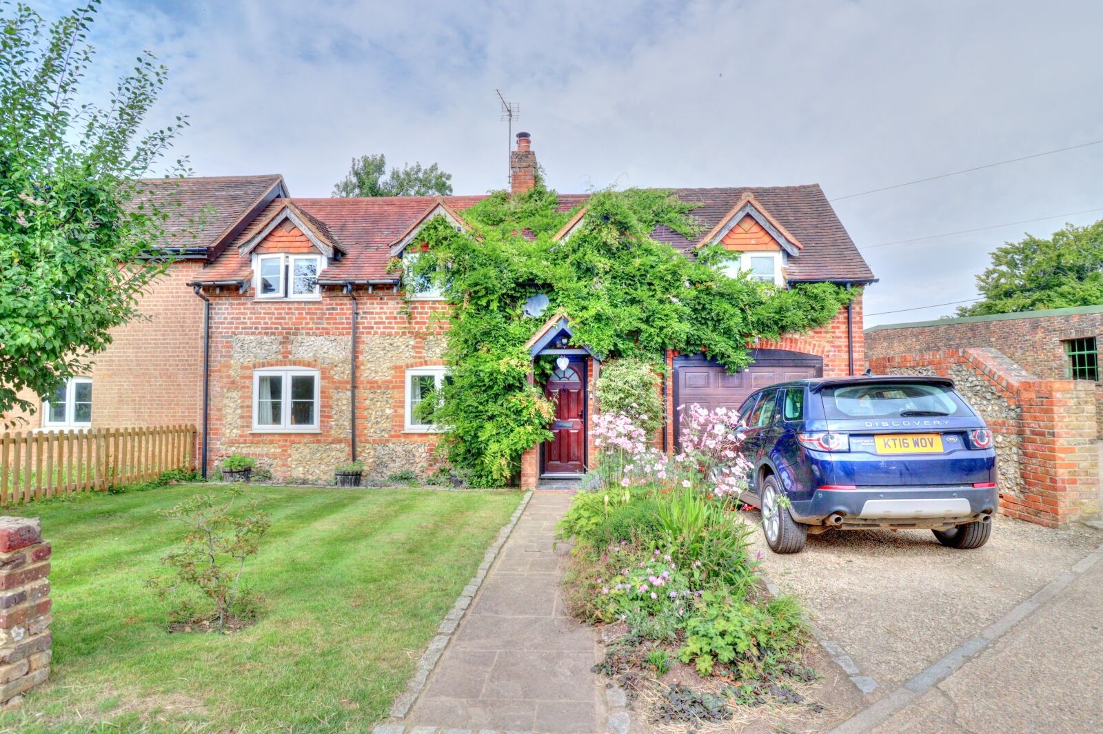 House Grove Lane in Whelpley Hill