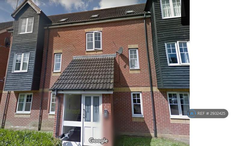 Flat Harbury Court in Newbury