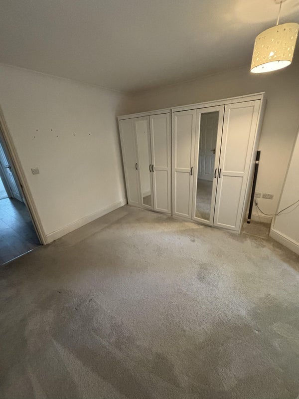 Room St Luke's Road in Tandridge