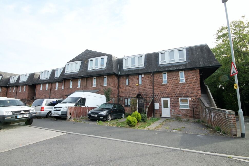 Flat Mellow Purgess Close in Basildon