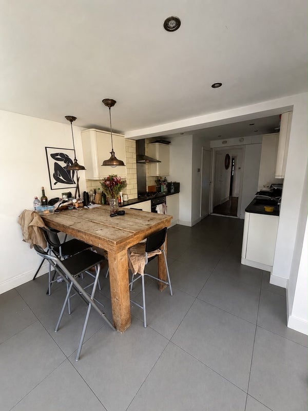 Room Eswyn Road in Greater London