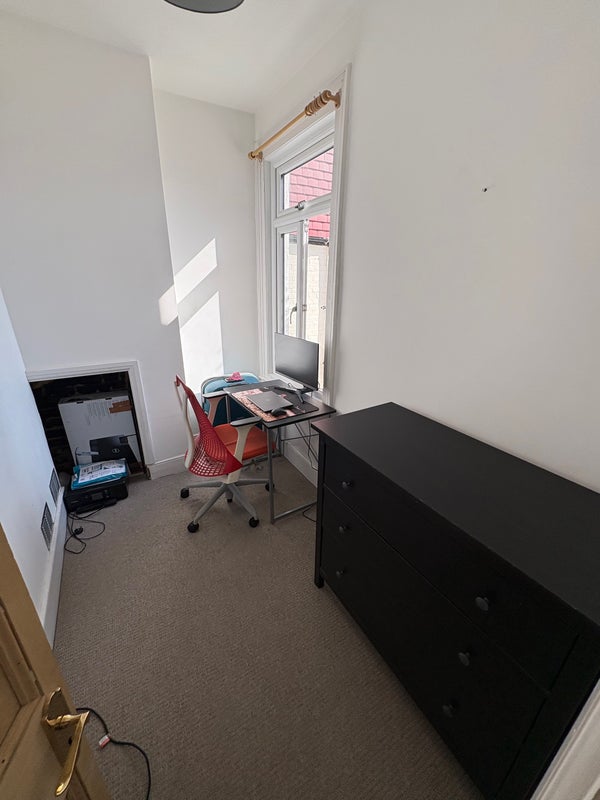 Room Eswyn Road in Greater London