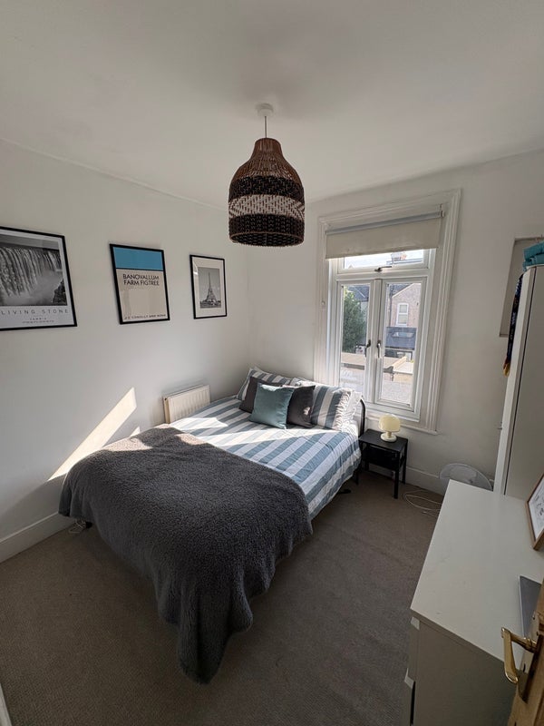 Room Eswyn Road in Greater London