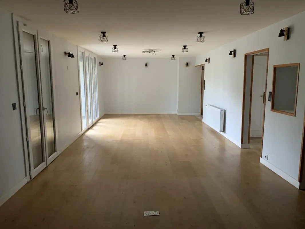 Flat Rue Jean-Jacques Rousseau in Bordeaux