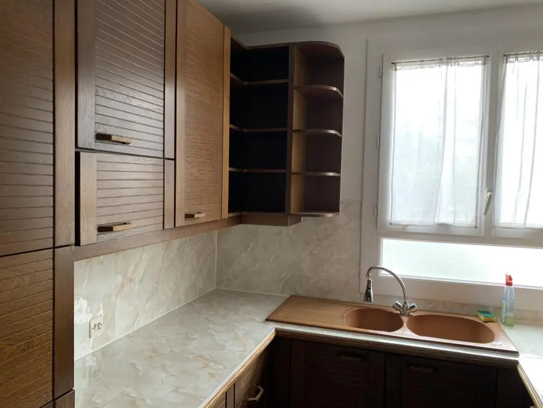 Flat Rue Jean-Jacques Rousseau in Bordeaux