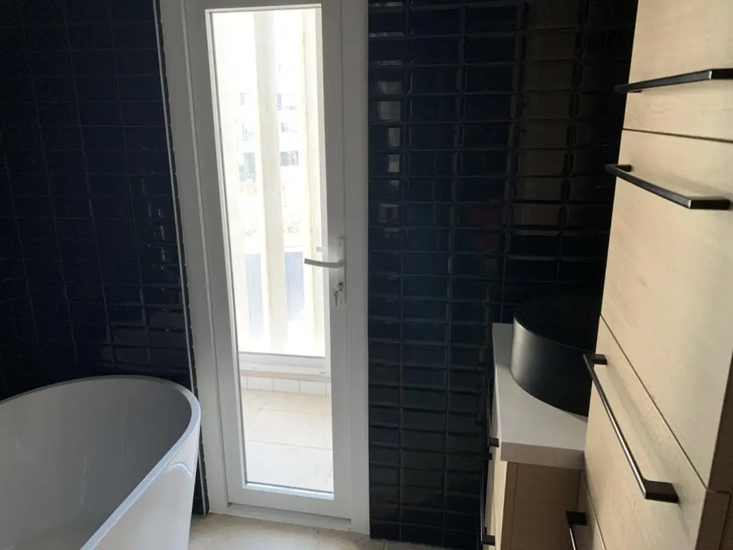 Flat Rue Jean-Jacques Rousseau in Bordeaux
