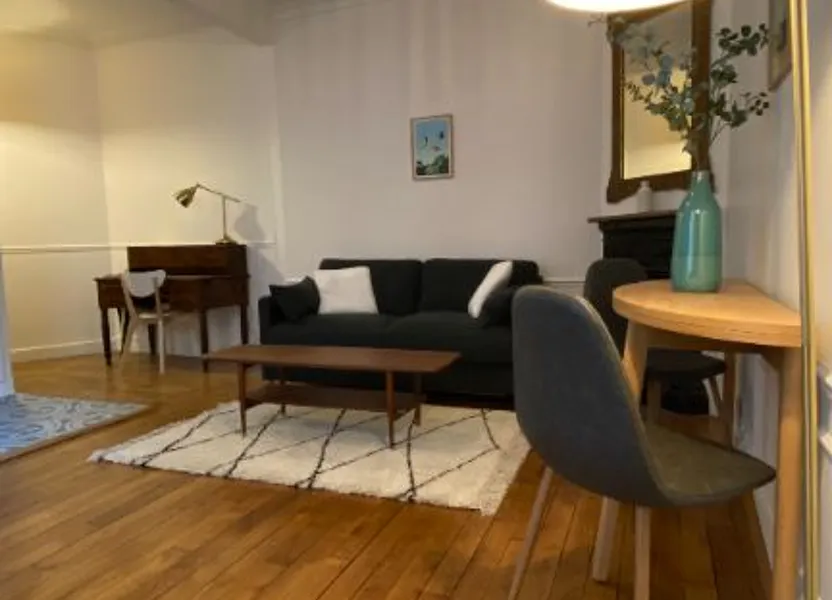 Flat Boulevard Poniatowski in Paris