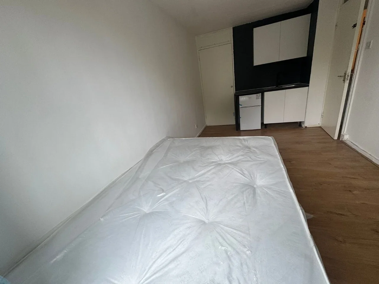 Flat Great Field in Greater London