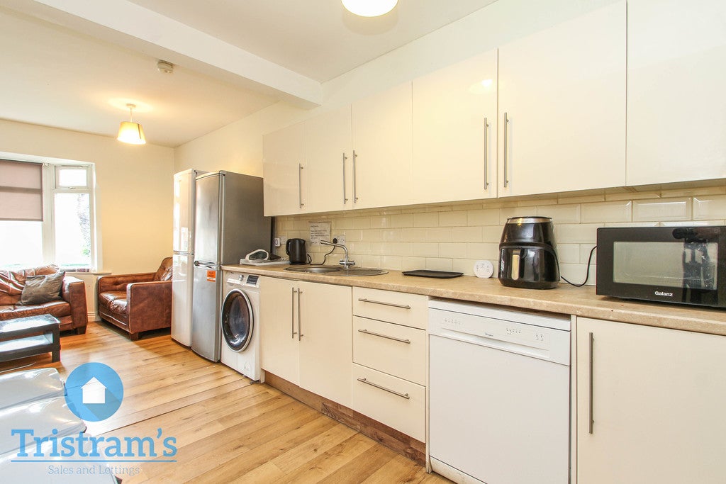 Room Beeston Road in Nottingham