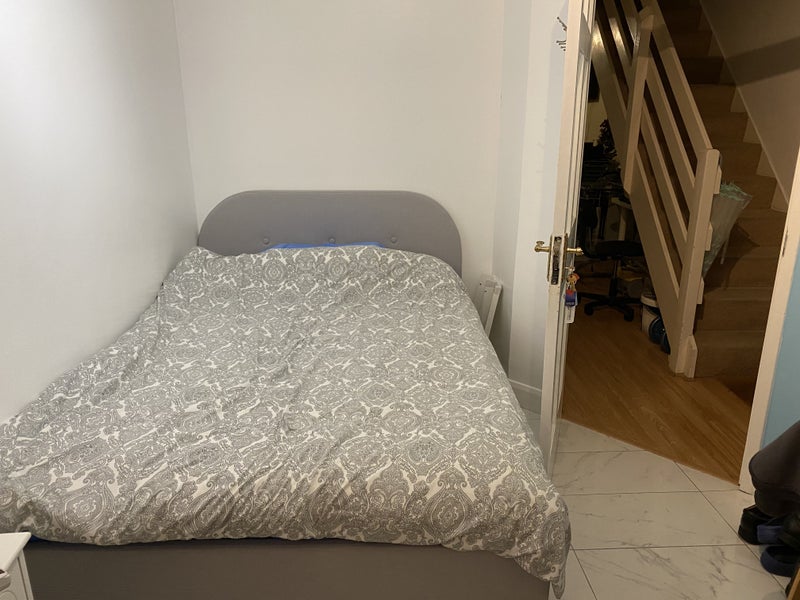 Room Jarrow Road in Greater London